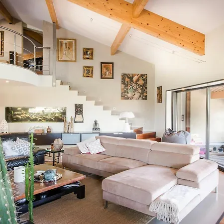 Japanese-inspired Facing Pic Saint-loup Ferienhaus *