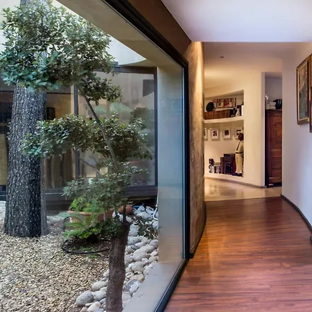Japanese-inspired Facing Pic Saint-loup Holiday home