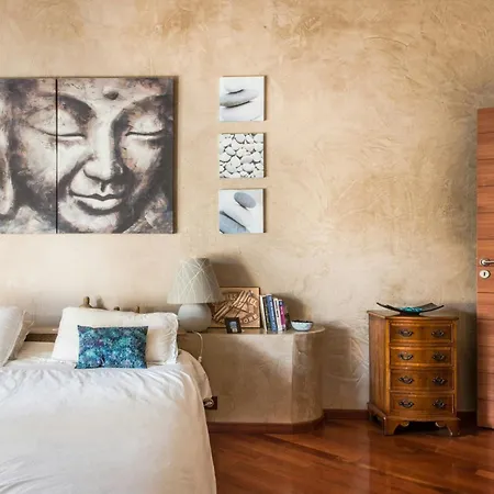 Japanese-inspired Facing Pic Saint-loup Holiday home
