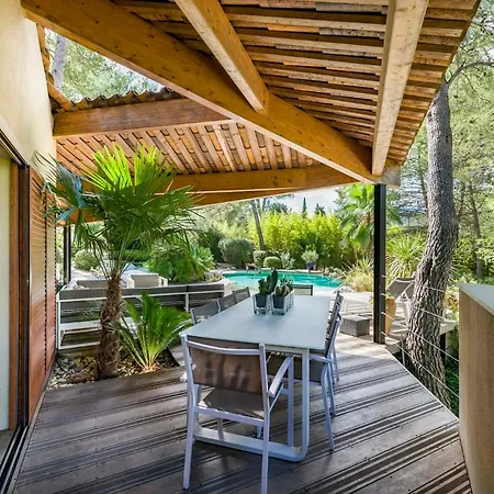 Japanese-inspired Facing Pic Saint-loup Holiday home