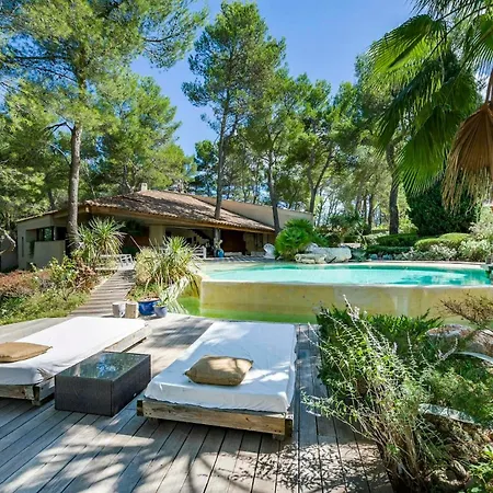Japanese-inspired Facing Pic Saint-loup Feriehus *